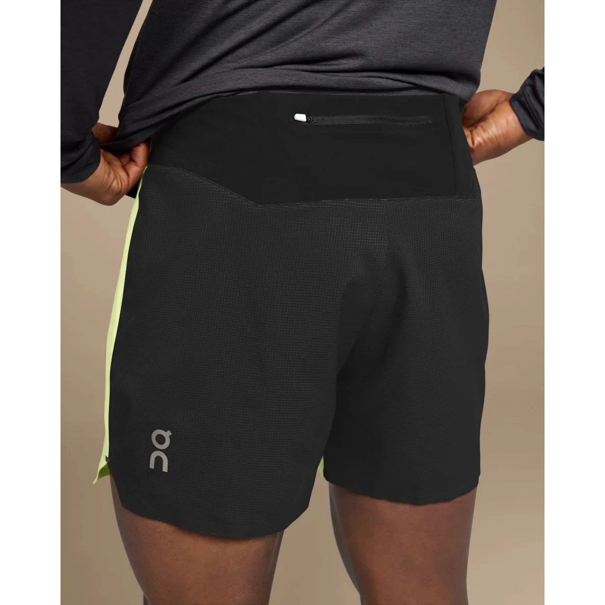 On Running On 5 Inch Lightweight Shorts Heren Hardloopshort - Hay & Black 3 On Running On 5 Inch Lightweight Shorts Heren Hardloopshort - Hay & Black - Afbeelding 3
