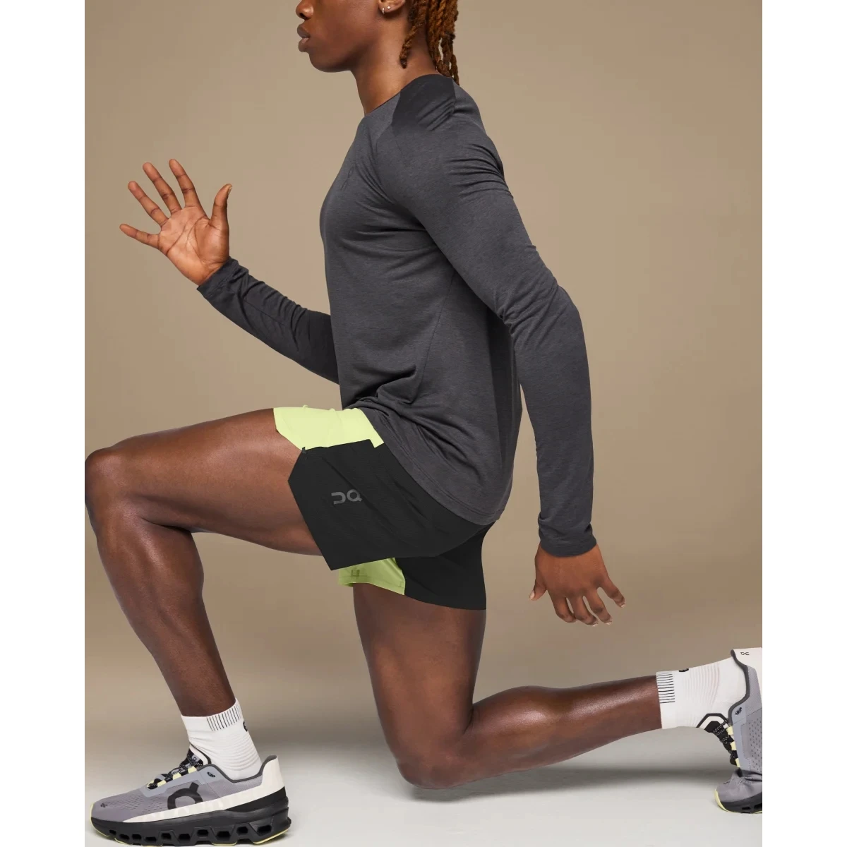 On Running On 5 Inch Lightweight Shorts Heren Hardloopshort - Hay & Black 4 On Running On 5 Inch Lightweight Shorts Heren Hardloopshort - Hay & Black - Afbeelding 4