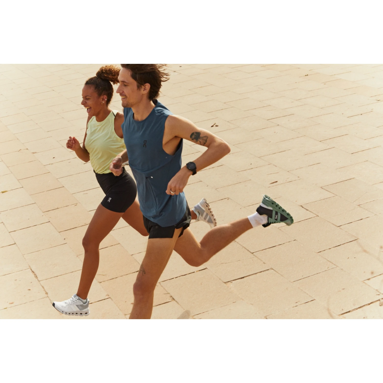 On Running On Cloudrunner Wide Women Running Shoes - White & Frost 10 On Running On Cloudrunner Wide Women Running Shoes - White & Frost - Afbeelding 10