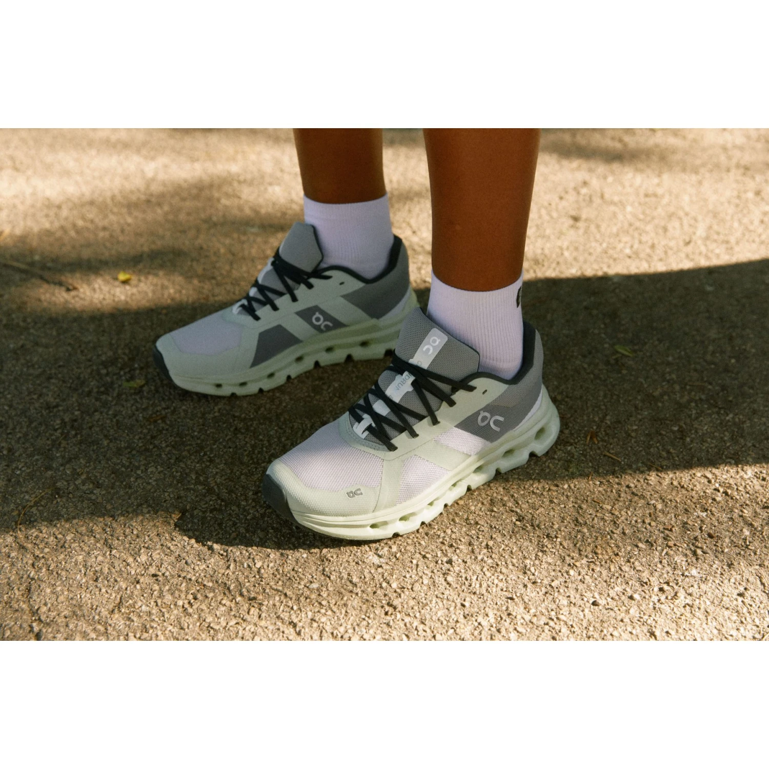 On Running On Cloudrunner Wide Women Running Shoes - White & Frost 7 On Running On Cloudrunner Wide Women Running Shoes - White & Frost - Afbeelding 7