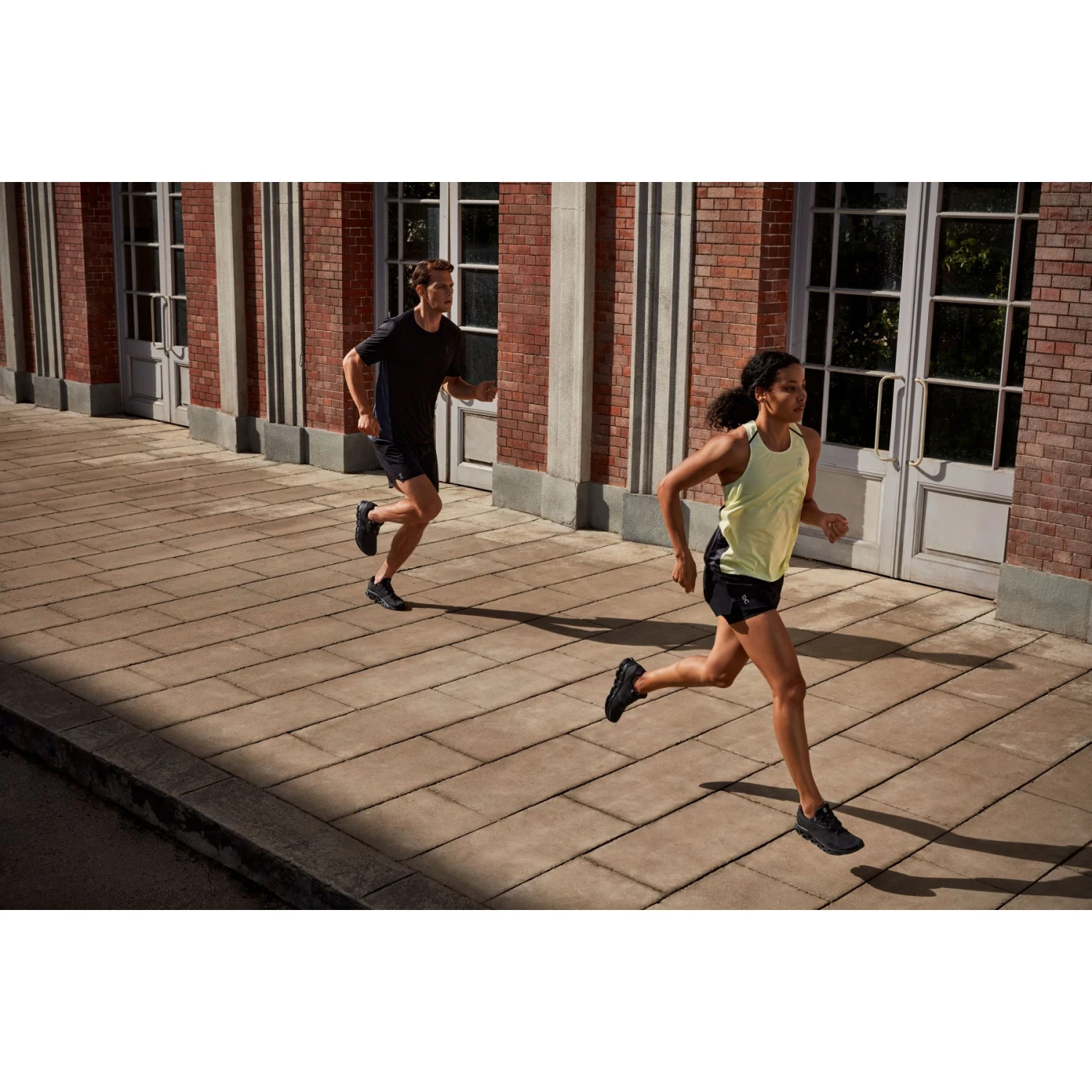 On Running On Cloudstratus Women Running Shoe - Black 8 On Running On Cloudstratus Women Running Shoe - Black - Afbeelding 8