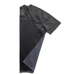 On Running On Performance-T Hardloopshirt - Black & Dark 10 On Running On Performance-T Hardloopshirt - Black & Dark -On Running on performance t running shirt black dark 1 949710