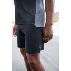 On Running On Hybrid Shorts Heren Hardloopbroek - Black 25 On Running On Hybrid Shorts Heren Hardloopbroek - Black -On Running on performance t running shirt black dark 7 949716 1