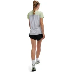 On Running On Performance-T Dames Hardloopshirt - Meadow & Glacier 9 On Running On Performance-T Dames Hardloopshirt - Meadow & Glacier -On Running on performance t women running shirt meadow glacier 6 1153526