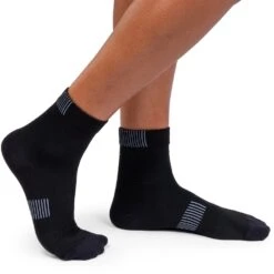 Voorkant -On Running on running ultralight mid sock women black white 1 1264058