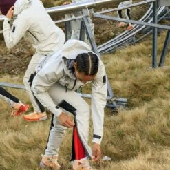 On Running On Storm Jacket Women - Pearl 19 On Running On Storm Jacket Women - Pearl -On Running on storm jacket women pearl 2 1301276