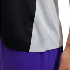 On Running On Tank-T Dames Hardloopshirt - Black & Glacier -On Running on tank t women running shirt black glacier 7 1153709