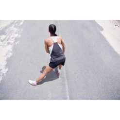 On Running On Tank-T Dames Hardloopshirt - Glacier & Black 15 On Running On Tank-T Dames Hardloopshirt - Glacier & Black -On Running on tank t women running shirt glacier black 8 948796