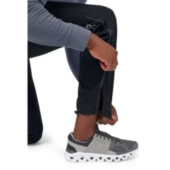 On Running On Track Pants - Black 20 On Running On Track Pants - Black -On Running on track pants black 10 950222