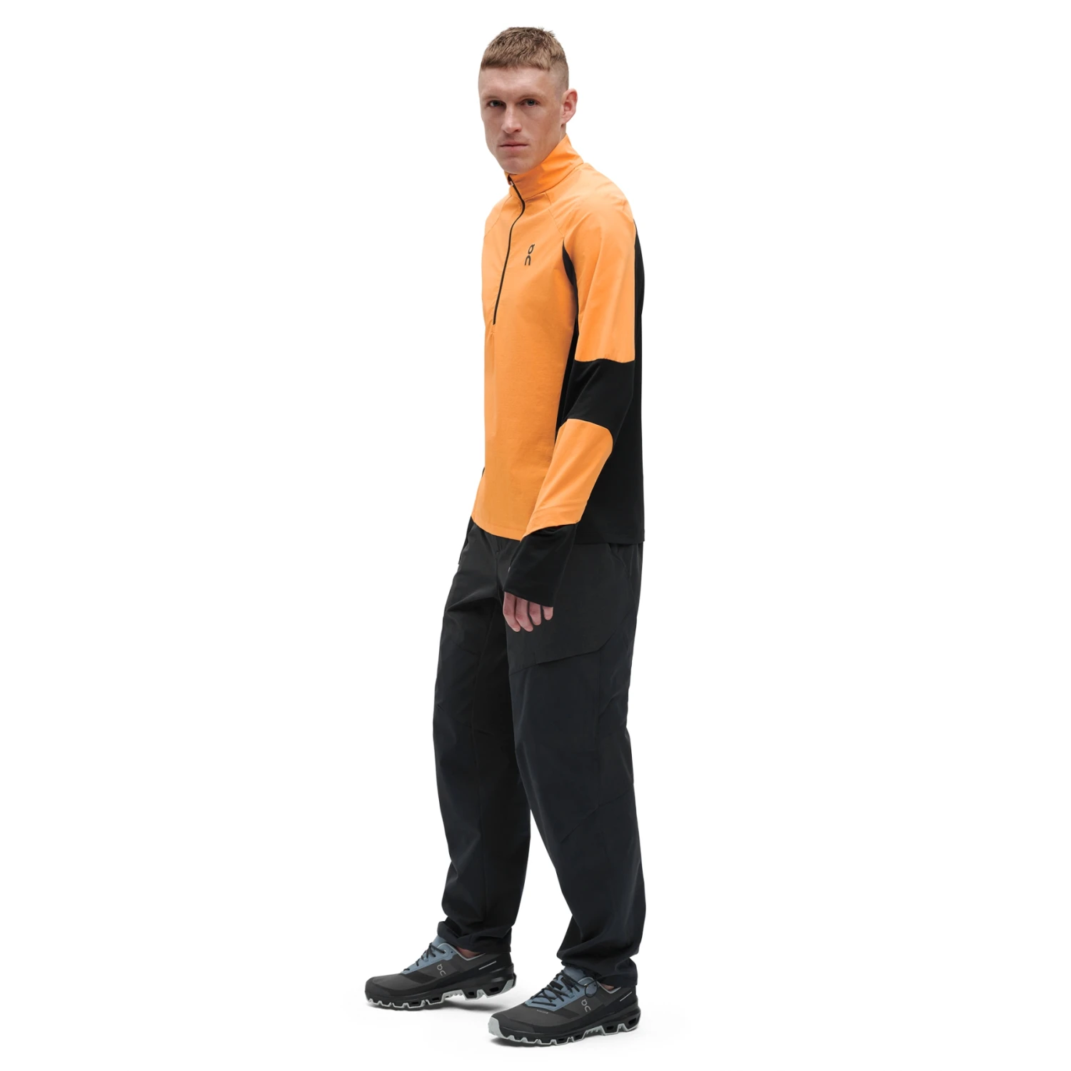 On Running On Trail Breaker Long Sleeve Running Shirt - Mango & Black 2 On Running On Trail Breaker Long Sleeve Running Shirt - Mango & Black - Afbeelding 2