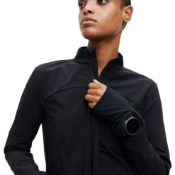 On Running On Trail Breaker Women Long Sleeve Running Shirt - Black -On Running on trail breaker women long sleeve running shirt black 6 1154357