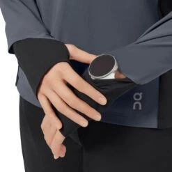 On Running On Trail Breaker Women Long Sleeve Running Shirt - Dark & Black -On Running on trail breaker women long sleeve running shirt dark black 7 949087