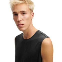 On Running On Training Tank - Black 11 On Running On Training Tank - Black -On Running on training tank black 6 1154433