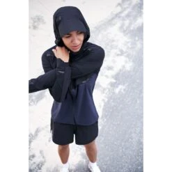On Running On Weather Dames Hardloopjack - Black & Navy 23 On Running On Weather Dames Hardloopjack - Black & Navy -On Running on weather jacket women black navy 12 949103