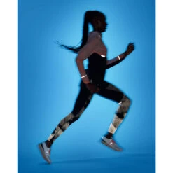 On Running On Weather Lumos Dames Hardloopjack - Woodrose & Black 11 On Running On Weather Lumos Dames Hardloopjack - Woodrose & Black -On Running on weather lumos laufjacke damen woodrose 9 1558286