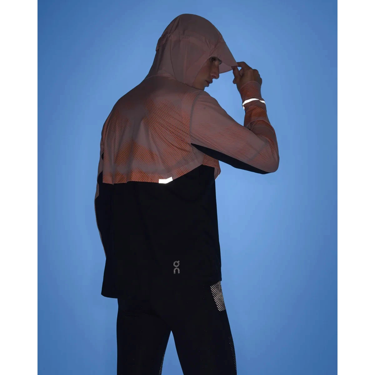 On Running On Weather Jacket Lumos Hardloopjack - Woodrose & Black 4 On Running On Weather Jacket Lumos Hardloopjack - Woodrose & Black - Afbeelding 4